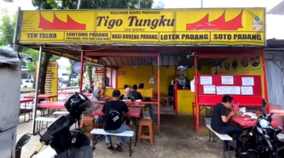 Rekomendasi Kuliner Padang Terbaik di Bogor, Tigo Tungku Uni Sherly, Cita Rasa Tiada Tanding!